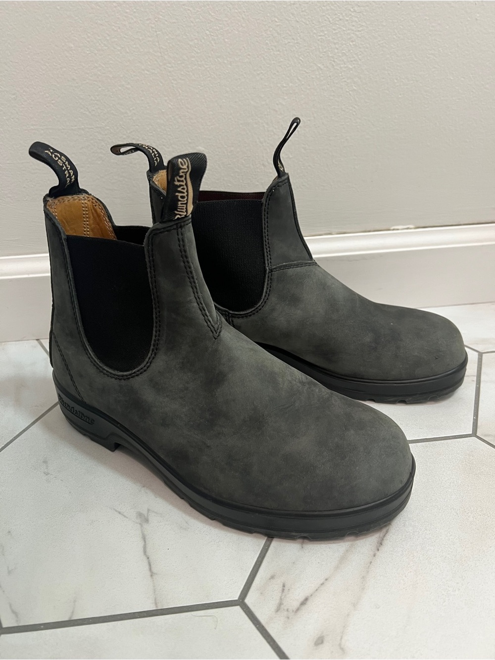 Blundstone 587 Rustic Black Premium Leather Chelsea Boots Size 8 Womens